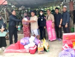 Dinsos Tanbu Salurkan Bantuan Korban Kebakaran di Desa Kersik Putih Batulicin