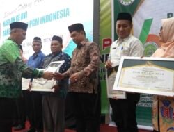 Bupati Zairullah Azhar Terima PGM Award
