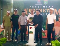Bupati Zairullah Resmikan Arboretum Batulicin Persembahan PT Borneo Indobara