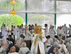 Jelang Akhir Masa Jabatan,Bupati Zairullah Bagikan Al-Qur’an Kepada ASN