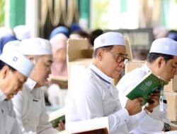 Bagikan Al-Qur’an, Bupati Zairullah Ajak Aparatur Tingkatkan Kecerdasan Spritual Bangun Tanah Bumbu