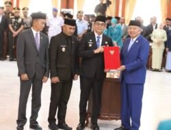 Bupati Andi Rudi Latif Terima SK Pengesahan dan Pengangkatan Kepala Daerah Periode 2025-2030