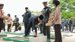 Bupati Tanah Bumbu Ziarah ke Makam Pahlawan
