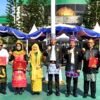 Pimpin Upacara Hardiknas, Bupati Andi Rudi Latif Serahkan Penghargaan Satyalencana Karya Satya pada Guru