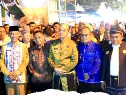 Pimpinan dan Anggota DPRD Tanah Bumbu Hadiri Pembukaan Pesona Budaya Mapparenre Ri Tasi’E Tahun 2025