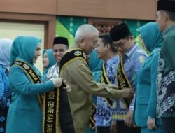 Andi Rudi Latif dan Andi Irmayani Rudi Latif Dikukuhkan Sebagai Ayah dan Bunda GenRe Tanah Bumbu