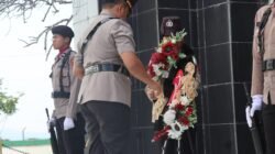 HUT Bhayangkara ke-79,Polres Tanah Bumbu Ziarah dan Tabur Bunga di TMP Mattone Pagatan