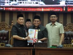 Wakil Ketua DPRD Tanah Bumbu Pimpin Paripurna Penyampaikan KUA-PPAS 2026