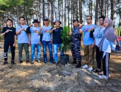 PWI Tanbu dan Pelindo Tanam Pohon di Pantai Rindu Alam, Libatkan Guru dan Pelajar