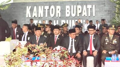 Ketua  DPRD Tanah Bumbu Andrean Atma Maulani Bacakan Teks Proklamasi HUT ke-80 RI