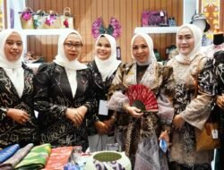 Kain Tenun Pagatan dan Sasirangan Dipamerkan di INACRAFT 2025