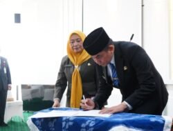 Bupati Andi Rudi Latif Tandatangani Komitmen Bersama TLRHP BPK RI