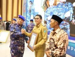 Bupati Tanah Bumbu Andi Rudi Latif Terima Penghargaan di HUT ke-75 Polairud