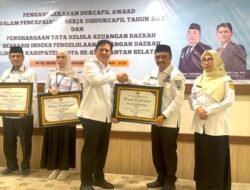 Tanah Bumbu Raih Penghargaan Dukcapil Award Terbaik se-Kalimantan Selatan 2025