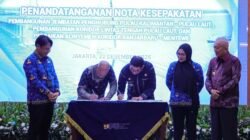 Bupati Andi Rudi Latif Tandatangani MOU Pembangunan Jembatan Pulau Kalimantan  – Pulau Laut