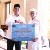 Bupati Tanah Bumbu Andi Rudi Latif Salurkan Insentif untuk Guru Pondok Pesantren