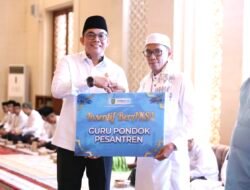 Bupati Tanah Bumbu Andi Rudi Latif Salurkan Insentif untuk Guru Pondok Pesantren