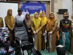 Salurkan Bansos Disabilitas dan Lansia Bupati Andi Rudi Latif Tekankan Layanan Kesehatan dan Pemberdayaan