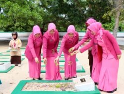 Polres Tanah Bumbu Laksanakan Upacara Penghormatan dan Tabur Bunga di TMP Mattone