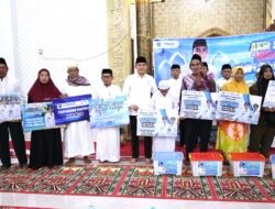 Bupati Andi Rudi Latif Salurkan Bansos dan Serukan Gerakan Indonesia ASRI