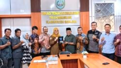 Komisi III DPRD Tanah Bumbu Studi Kunker di Disnakertrans Banjar