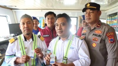 Pastikan Keamanan Berlayar Arus Mudik, Polres Tanah Bumbu Tes Urine Nahkoda Kapal