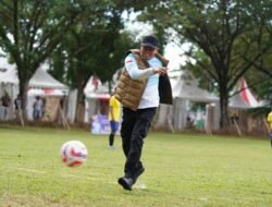 Bupati Andi Rudi Latif Kick Off Piala Bupati Cup 2026 di Kota Pagatan