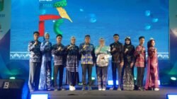 Aksi Inovasi Tanbu 2026, Tenun Pagatan Tampil Elegan di Fashion Show Dekranasda Tanah Bumbu