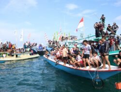 Ribuan Wisatawan Padati Puncak Pesona Budaya Mappanre Ri Tasi’e 2026 di Tanah Bumbu, Ekonomi Lokal Ikut Bergeliat