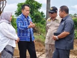 DPRD Tanah Bumbu Tinjau Pengerjaan Jembatan Penghubung Satui