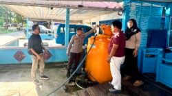 Polres Tanah Bumbu Bantu Masyarakat Yang Kekurangan Air Bersih
