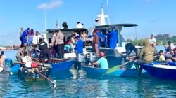 Polres Tanah Bumbu Berbagi Paket Sembako Warga Nelayan Pesisir Pulau Burung