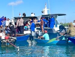 Polres Tanah Bumbu Berbagi Paket Sembako Warga Nelayan Pesisir Pulau Burung