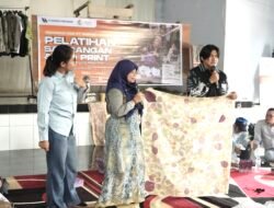 CSR PT Borneo Indobara Gelar Pelatihan Sasirangan dan Eco Print Dorong Kemandirian Ekonomi Masyarakat