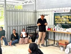 CSR PT Borneo Indobara Latih Warga Desa Budidaya Jamur Tiram
