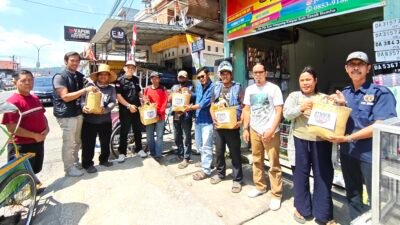 PWI Tanah Bumbu Salurkan 25 Paket Sembako, Sasar Panti hingga Pekerja Jalanan