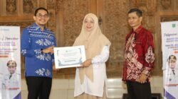Bupati Tanah Bumbu Apresiasi Kontribusi Mahasiswa ULM dalam Program KKN Tematik Lingkungan Hidup