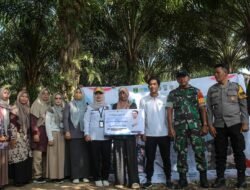 Bupati Andi Rudi Latif Dorong Kemandirian Warga Lewat Bantuan Usaha Ekonomi Produktif