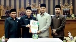 Rapat Paripurna DPRD Tanah Bumbu Tetapkan Masa Jabatan Kades 8 Tahun