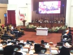 Rapat Paripurna DPRD Tanah Bumbu Agenda Raperda Perubahan atas Perda Nomor 1 Tahun 2024 tentang Pajak Daerah dan Retribusi Daerah.