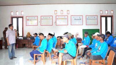 Bimtek bersama Dosen ULM, Nelayan Tanah Bumbu Diajari Merawat Mesin Ketinting